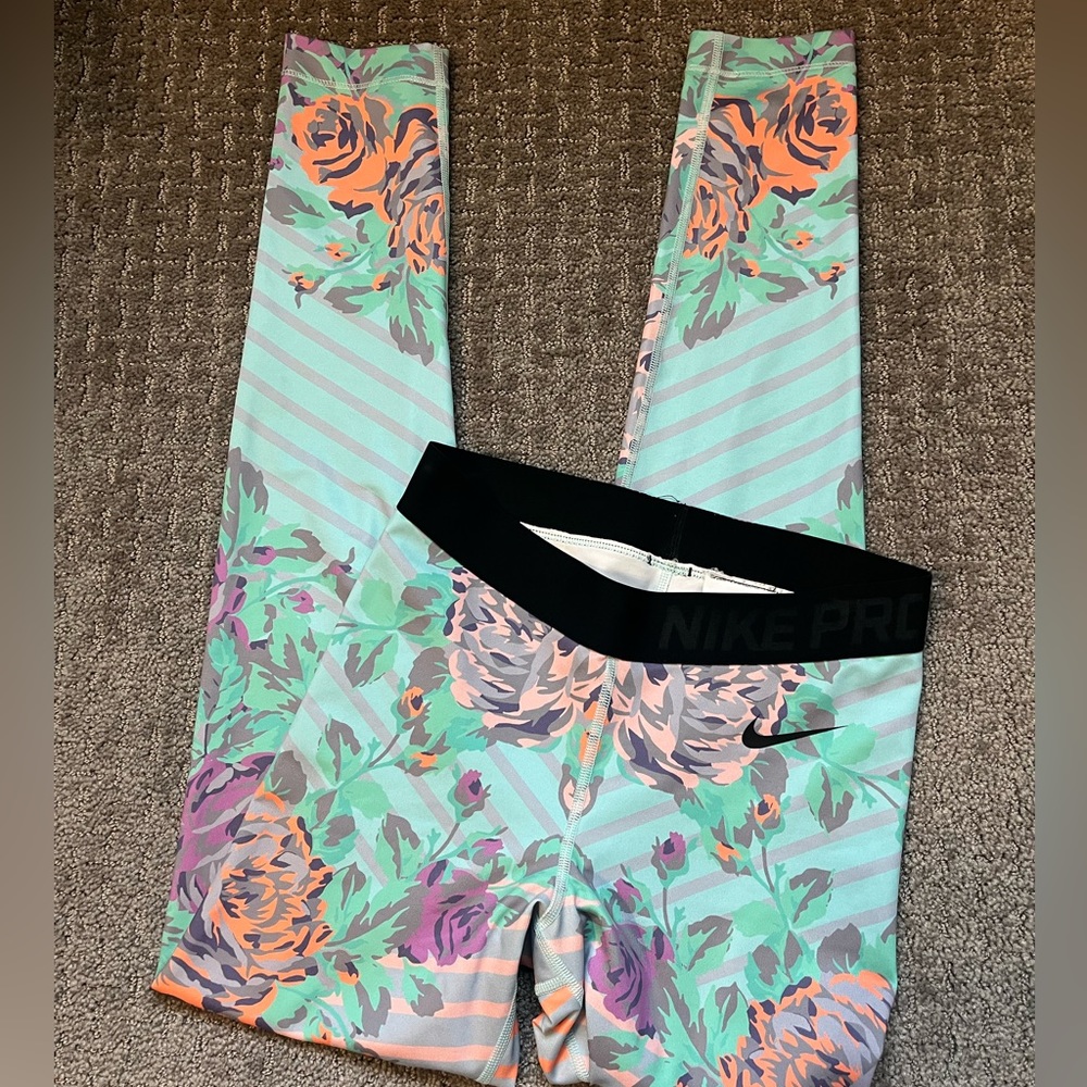 Nike Pro Leggings Size Small